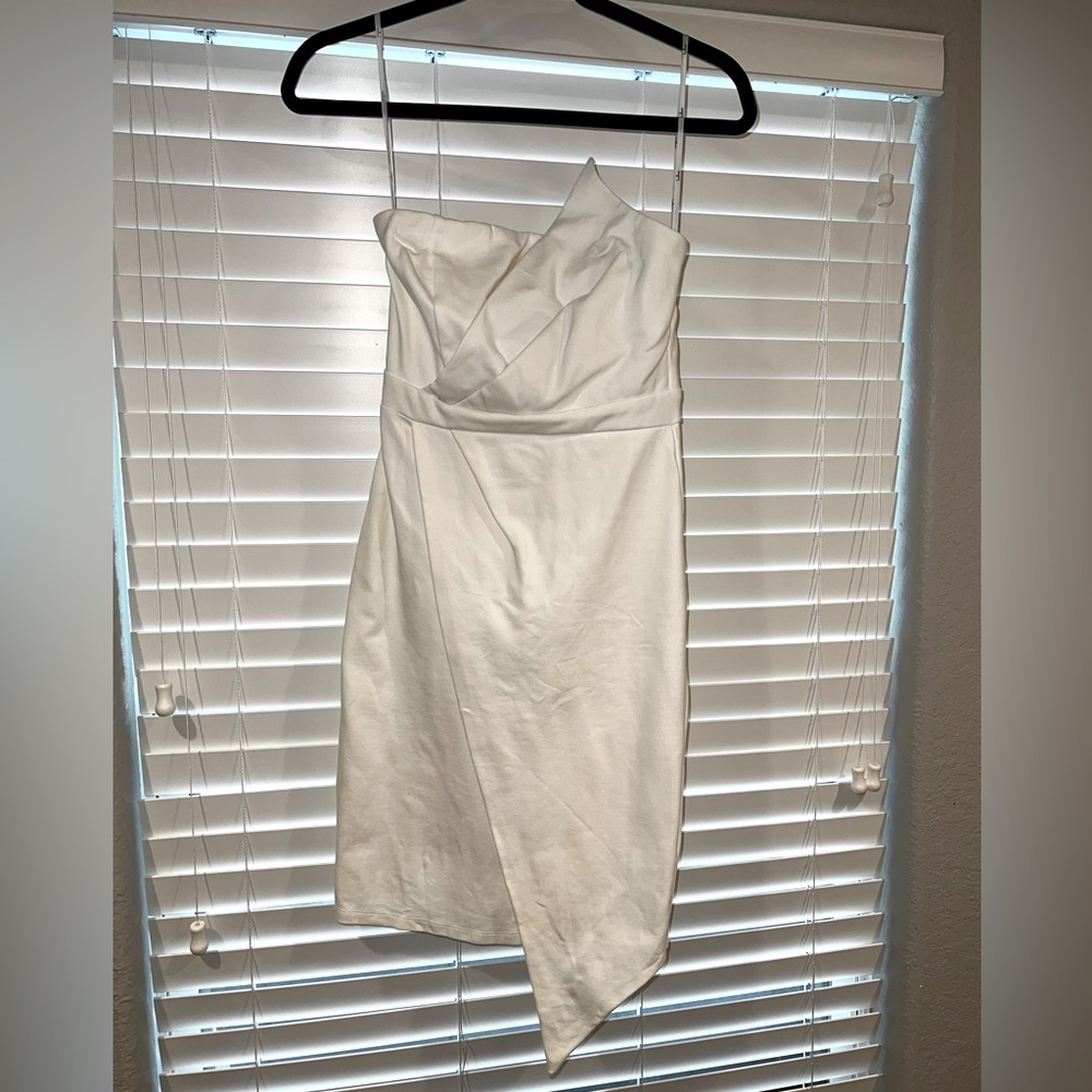 Lulus asymmetric white dress. Size XS